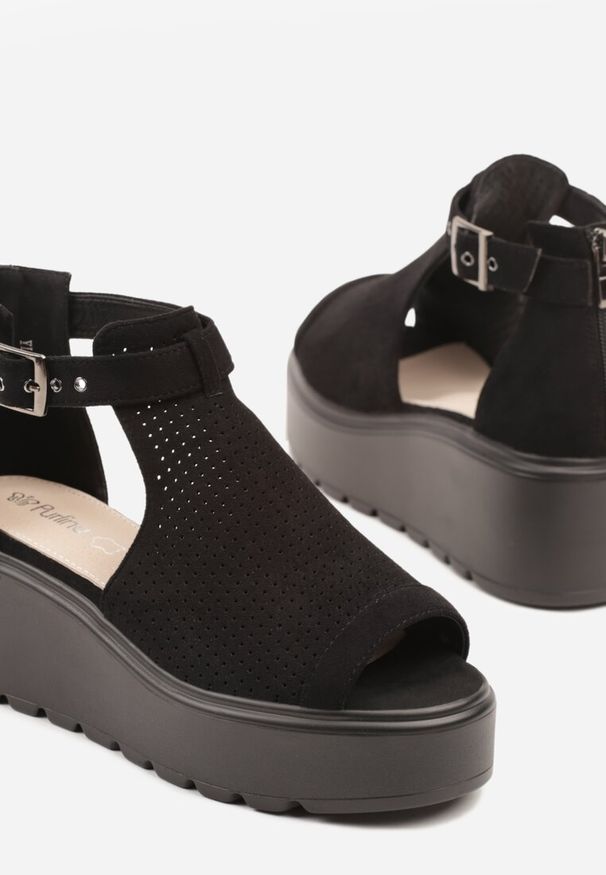 Born2be - Czarne Sandały na Koturnie ze Skórzaną Wkładką i Wycięciami Sopiaella. Okazja: na co dzień. Kolor: czarny. Materiał: skóra. Obcas: na koturnie. Styl: casual, klasyczny