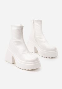 Born2be - Białe Botki na Obcasie i Platformie z Dopasowaną Cholewką Zapinane na Suwak Reliefra. Okazja: na co dzień. Kolor: biały. Materiał: jeans. Szerokość cholewki: normalna. Wzór: aplikacja. Obcas: na obcasie. Styl: klasyczny, wizytowy, casual, elegancki. Wysokość obcasa: średni #5