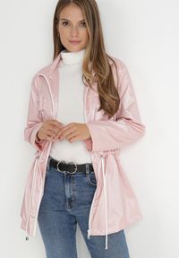 Born2be - Różowa Kurtka Layna. Typ kołnierza: kołnierzyk stójkowy. Kolor: różowy. Materiał: materiał. Długość rękawa: długi rękaw. Długość: długie #6