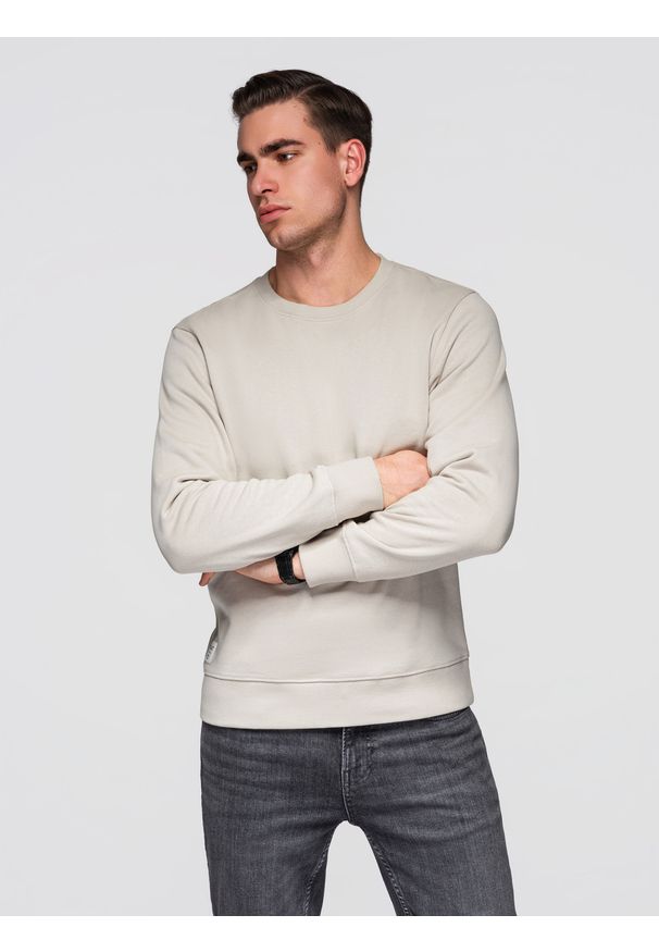 Ombre Clothing - Męska bluza dresowa BASIC z okrągłym dekoltem OM-SSBN-0271 - - Rozmiar: XL. Okazja: na co dzień, na spotkanie biznesowe, do pracy. Kolor: beżowy. Materiał: dresówka. Wzór: jednolity, gładki, aplikacja. Styl: biznesowy, casual, klasyczny