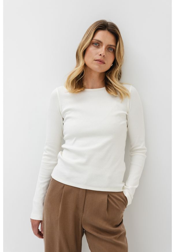 BLUZKA SUZANE ECRU L - Flawless. Okazja: do pracy, na spotkanie biznesowe. Materiał: prążkowany, dresówka, dzianina. Długość rękawa: długi rękaw. Styl: biznesowy, klasyczny