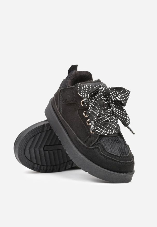 Born2be - Czarne Sneakersy Śniegowce z Ocieplaną Wyściółką i Szerokimi Sznurówkami Naleia. Okazja: na uczelnię. Zapięcie: sznurówki. Kolor: czarny. Materiał: jeans. Styl: elegancki, sportowy
