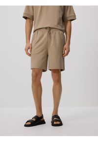 Reserved - Bawełniane szorty comfort - beżowy. Kolor: beżowy. Materiał: bawełna