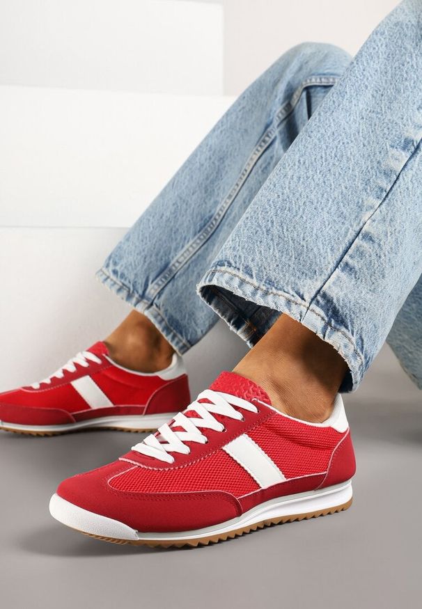 Born2be - Czerwone Sneakersy z Ozdobnym Paskiem Cleota. Okazja: na co dzień. Zapięcie: pasek. Kolor: czerwony. Materiał: jeans