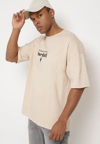 Born2be - Beżowa Bawełniana Koszulka T-shirt z Krótkim Rękawem Ozdobiony Nadrukami Citara. Kolor: beżowy. Materiał: bawełna. Długość rękawa: krótki rękaw. Długość: krótkie. Wzór: aplikacja, nadruk. Styl: klasyczny