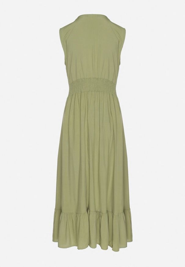 Born2be - Zielona Wiskozowa Sukienka o Kopertowym Kroju z Falbanką Uliria. Kolor: zielony. Materiał: wiskoza. Typ sukienki: kopertowe. Styl: elegancki