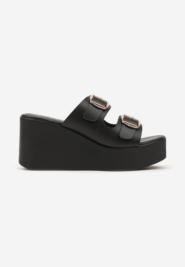 Born2be - Czarne Klapki na Koturnie Zapinane na Sprzączki Tovianne. Okazja: na co dzień. Nosek buta: otwarty. Kolor: czarny. Materiał: jeans. Obcas: na koturnie. Styl: elegancki, casual. Wysokość obcasa: średni