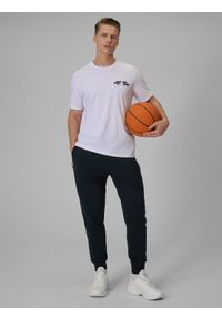 4f - 4F Spodnie dresowe joggery męskie - czarne L. Kolor: niebieski. Materiał: dresówka #1