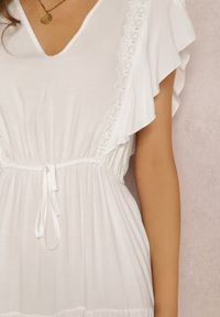 Renee - Biała Sukienka Callamene. Kolor: biały. Materiał: wiskoza, koronka. Wzór: ażurowy, bez wzorów, aplikacja, gładki. Sezon: lato. Długość: maxi