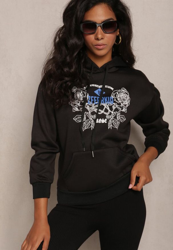 Renee - Czarna Modna Bluza z Nadrukiem i Kapturem Arinalu. Kolor: czarny. Materiał: polar. Wzór: nadruk