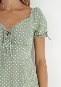 Born2be - Jasnozielona Sukienka Abin. Kolor: zielony. Wzór: aplikacja, kropki. Styl: vintage. Długość: mini #4