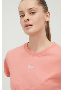 DKNY - Dkny t-shirt bawełniany DP1T8521 kolor różowy. Kolor: różowy. Materiał: bawełna. Wzór: aplikacja #2