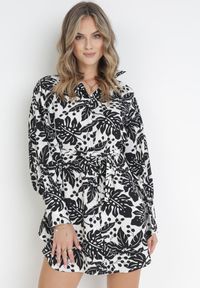 Born2be - Czarna Koszulowa Sukienka Mini z Materiałowym Paskiem i Szerokimi Mankietami Fidonisa. Kolor: czarny. Materiał: materiał. Długość rękawa: długi rękaw. Wzór: kwiaty, nadruk. Typ sukienki: koszulowe. Długość: mini #1