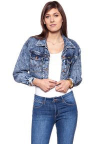 Wrangler - DAMSKA KURTKA JEANSOWA WRANGLER CROPPED JACKET RISKY BUSINESS W421GF25G. Okazja: na co dzień. Kolor: niebieski. Materiał: jeans. Styl: casual #9