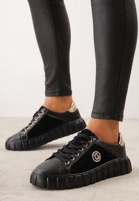 Renee - Czarno-Złote Sneakersy Skórzane z Chunky Podeszwą i Metalicznymi Wstawkami Volla. Okazja: na co dzień. Zapięcie: sznurówki. Kolor: czarny. Materiał: skóra. Szerokość cholewki: normalna. Wzór: gładki #1