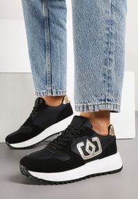 Renee - Czarne Sneakersy na Niskiej Platformie Zdobione Aplikacją Alimrela. Okazja: na co dzień. Nosek buta: okrągły. Kolor: czarny. Materiał: jeans. Wzór: aplikacja. Obcas: na platformie #4