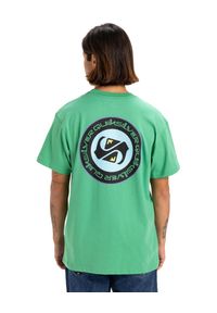 Quiksilver - Koszulka z krótkim rękawem dla Mężczyzn CIRCLE BACK Zielony. Kolor: czerwony, pomarańczowy, wielokolorowy. Materiał: materiał, bawełna. Długość rękawa: krótki rękaw. Długość: krótkie