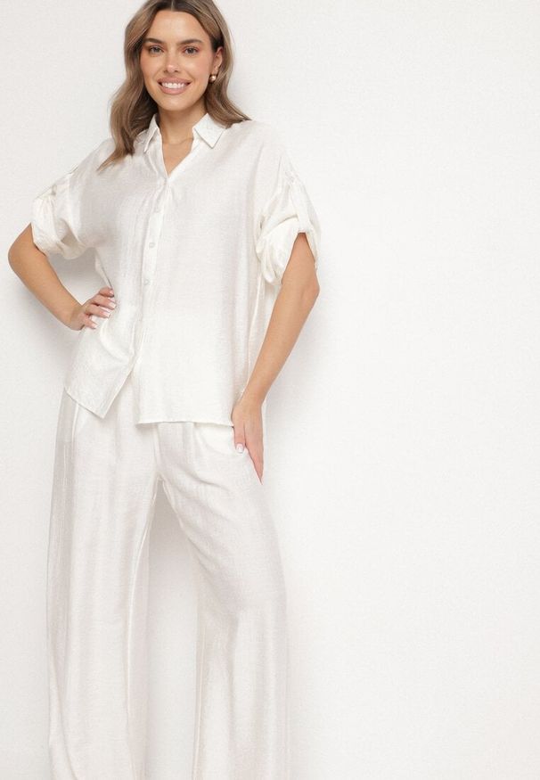 Born2be - Biały Komplet z Wiskozy Koszula z Podpinanymi Rękawami i Szerokie Spodnie Dormoi. Kolor: biały. Materiał: wiskoza