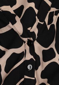 Renee - Czarno-Beżowa Sukienka Metestra. Kolor: beżowy. Długość rękawa: długi rękaw. Wzór: nadruk. Styl: klasyczny #7