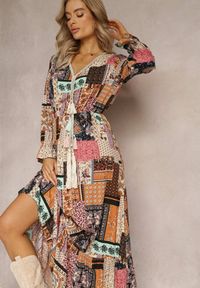 Renee - Beżowa Sukienka Althithoe. Typ kołnierza: dekolt w serek. Kolor: beżowy. Wzór: aplikacja, kolorowy. Długość: maxi