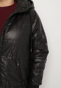 Born2be - Czarna Kurtka z Pikowanymi Przeszyciami i Kapturem Zarimelia. Okazja: na co dzień. Kolekcja: plus size. Kolor: czarny. Materiał: jeans. Styl: klasyczny, casual, elegancki, sportowy #5