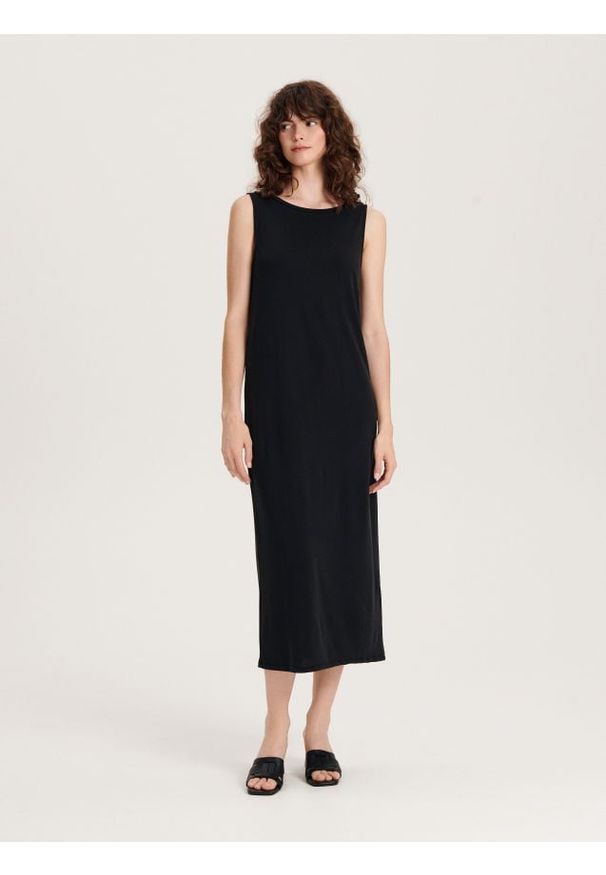 Reserved - Sukienka midi z modalem - czarny. Kolor: czarny. Materiał: dzianina. Wzór: gładki. Typ sukienki: proste. Długość: midi