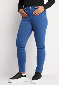 Born2be - Granatowe Bawełniane Spodnie o Fasonie Slim Brissana. Kolor: niebieski. Materiał: bawełna #3