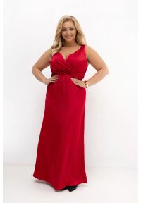 Moda Size Plus Iwanek - Czerwona sukienka satynowa MAXI Red Dream na wesele, bal i eleganckie przyjęcia PLUS SIZE OVERSIZE LATO. Okazja: na wesele, na imprezę, na ślub cywilny. Typ kołnierza: dekolt kopertowy. Kolekcja: plus size. Kolor: czerwony. Typ sukienki: oversize, dla puszystych. Materiał: satyna. Sezon: lato. Styl: elegancki. Długość: maxi #1