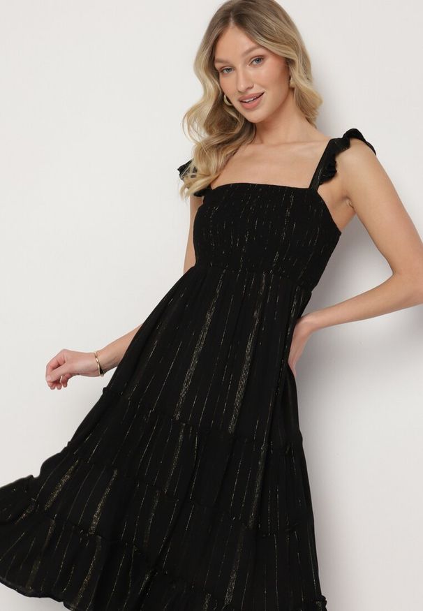 Born2be - Czarna Wiskozowa Sukienka na Ramiączkach Zdobiona Metaliczną Nicią Iffrisse. Okazja: na co dzień. Kolor: czarny. Materiał: wiskoza. Długość rękawa: na ramiączkach. Wzór: aplikacja. Styl: casual