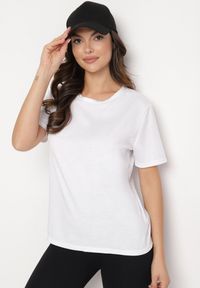 Born2be - Biały Gładki T-shirt z Krótkim Rękawem Elldora. Okazja: na co dzień. Kolor: biały. Materiał: bawełna, jeans. Długość rękawa: krótki rękaw. Długość: krótkie. Wzór: gładki. Styl: casual #4