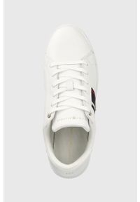 TOMMY HILFIGER - Tommy Hilfiger sneakersy skórzane CORP WEBBING SNEAKER kolor biały FW0FW07379. Nosek buta: okrągły. Zapięcie: sznurówki. Kolor: biały. Materiał: skóra #3