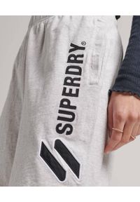 Spodenki sportowe damskie Superdry Code Applique Boy. Kolor: szary. Materiał: bawełna