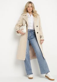 Born2be - Beżowy Długi Płaszcz Trencz o Klasycznym Fasonie z Paskiem Nasde. Okazja: na co dzień. Kolor: beżowy. Materiał: jeans. Długość: długie. Styl: klasyczny #3