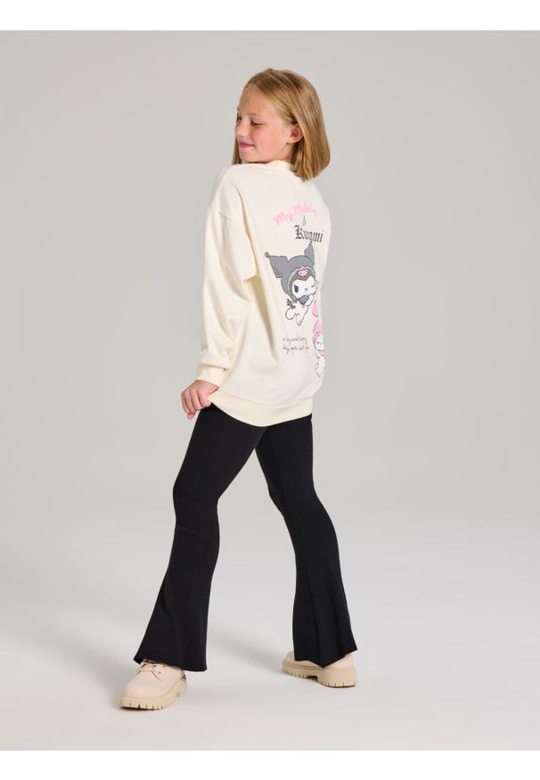 Sinsay - Bluza crewneck z haftem Hello Kitty - kremowy. Kolor: kremowy. Wzór: motyw z bajki, haft