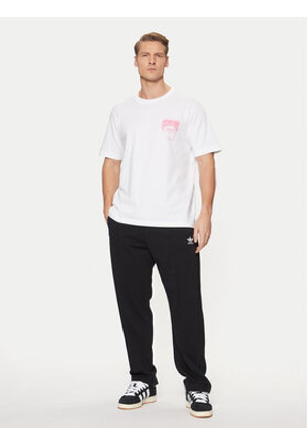 Adidas - adidas T-Shirt Trefoil Series Fashion Elevated Tee JD0665 Biały Regular Fit. Kolor: biały. Materiał: bawełna