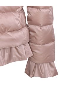 CATERINA - Pikowana kurtka puchowa z falbaną. Kolor: różowy, wielokolorowy, fioletowy. Materiał: puch. Wzór: aplikacja #2
