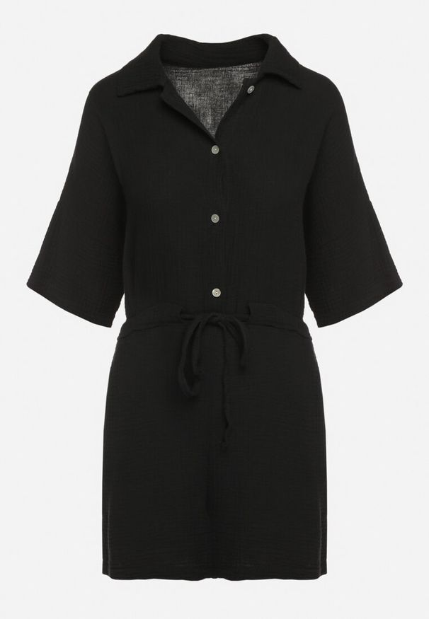 Born2be - Czarny Muślinowy Kombinezon z Bawełny Wiązany w Talii z Guzikami Dlirena. Kolor: czarny. Materiał: bawełna. Długość rękawa: krótki rękaw. Długość: krótkie. Styl: elegancki