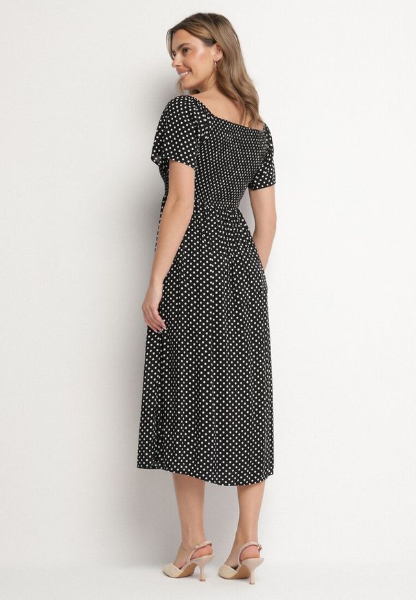 Born2be - Czarna Sukienka z Bawełny o Rozkloszowanym Kroju w Kropeczki Lisadrisa. Okazja: na co dzień, na imprezę. Kolor: czarny. Materiał: bawełna. Długość rękawa: krótki rękaw. Styl: elegancki, klasyczny, casual