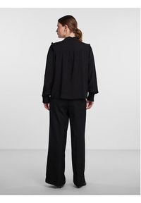 YAS Koszula 26030892 Czarny Regular Fit. Kolor: czarny. Materiał: wiskoza