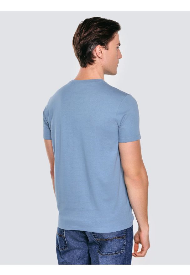 Big-Star - Koszulka męska o klasycznym kroju niebieska Bruno 400. Okazja: na co dzień. Kolor: niebieski. Materiał: bawełna, jeans. Długość rękawa: krótki rękaw. Długość: krótkie. Wzór: nadruk. Styl: klasyczny