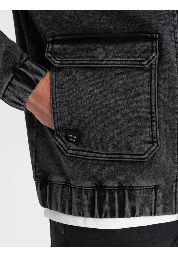 Ombre Clothing - Kurtka jeansowa męska katana z kapturem i kieszeniami cargo – czarna V4 C558 - L. Okazja: na co dzień. Typ kołnierza: kaptur. Kolor: czarny. Materiał: jeans. Długość rękawa: bez rękawów. Wzór: aplikacja. Styl: casual