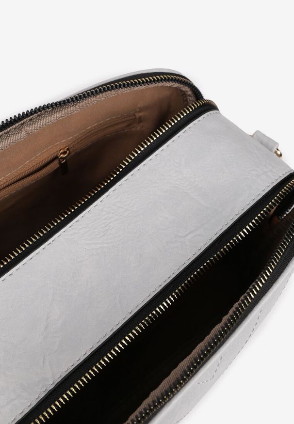 Renee - Szara Pikowana Torebka z Dwiema Komorami i Materiałowym Paskiem Crossbody Riola. Kolor: szary. Materiał: pikowane. Styl: wizytowy, klasyczny