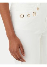 Artigli - ARTIGLI Jeansy ADDE002564 058 Biały Slim Fit. Kolor: biały