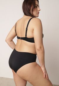Born2be - Czarne Bikini Dwuczęściowe Zabudowane na Grubych Ramiączkach z Regulacją Aroaete. Kolekcja: plus size. Kolor: czarny. Długość: krótkie #4
