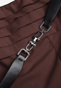 Born2be - Brązowy Elegancki Kombinezon VICES Bez Rękawów z Falbankami i Paskiem Apethia. Okazja: na co dzień. Kolor: brązowy. Materiał: materiał, tkanina. Długość rękawa: bez rękawów. Długość: długie. Wzór: gładki. Sezon: lato. Styl: elegancki #7