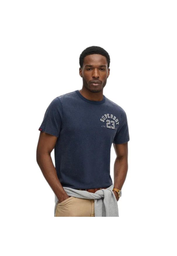 Koszulka Superdry Vintage Athletic. Kolor: niebieski. Długość rękawa: krótki rękaw. Długość: krótkie