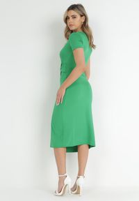 Born2be - Zielona Sukienka Midi z Kopertowym Dekoltem i Węzłem z Przodu Lephine. Kolor: zielony. Długość rękawa: krótki rękaw. Typ sukienki: kopertowe. Długość: midi #2