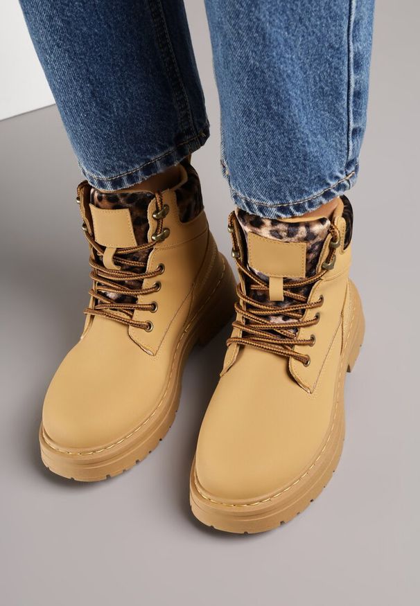 Renee - Brązowe Trapery ze Wstawkami we Wzór Vetiara. Okazja: na spacer. Kolor: brązowy. Materiał: dzianina, jeans, puch. Szerokość cholewki: normalna