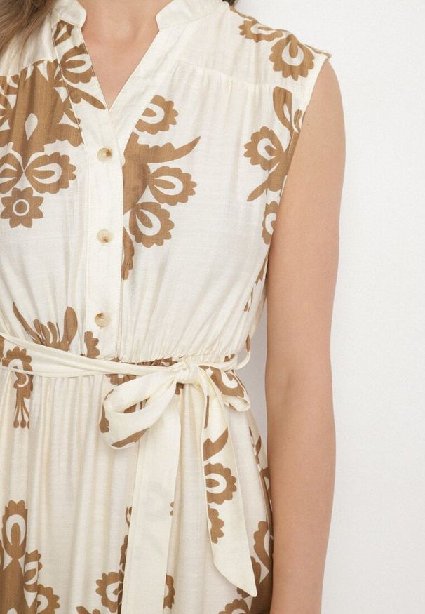 Born2be - Jasnobeżowa Rozkloszowana Sukienka z Wiskozy z Wiązanym Paskiem w Etniczny Wzór Mirinora. Okazja: na co dzień. Typ kołnierza: dekolt w kształcie V. Kolor: beżowy. Materiał: wiskoza. Styl: klasyczny, casual, elegancki, boho