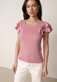 Born2be - Różowa Bawełniana Bluzka o Prostym Kroju z Krótkim Rękawem z Falbanek Himoni. Okazja: do pracy, na co dzień. Typ kołnierza: kołnierz z falbankami. Kolor: różowy. Materiał: bawełna. Długość rękawa: krótki rękaw. Długość: krótkie. Styl: elegancki, klasyczny, casual #1